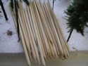 U vysokých kmenů jako prodloužený kmen používáme bambusové tyčky zabroušené do jehlanu a pro suché větvičky kmen navrtáme