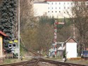 Varské zhlaví s mechanickým návěstidlem a železničním přejezdem